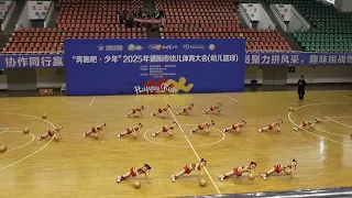 幼儿园篮球！一两个，是个人有运动天赋！一个班，是教育训练太厉害了！｜中国德阳　体育大会　#kindergarten #basketball #girl #player #amazing #China