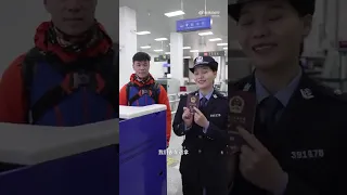 這是西藏吉隆口岸此前發佈的視頻，站在平地看，這座大樓實際上非常高也很堅固，不知道在這種天災面前能不能挺住，也不知道畫面裡的這些人還在不...
