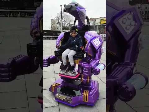 Matija upravlja velikim robotom #shorts #malilavirint