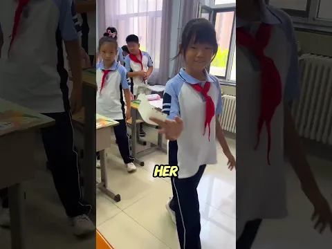 Öğrencinin Getirdiği Hediye Öğretmeni Şoke Etti… Kimse Bunu Beklemiyordu 😳🎁 #shorts #viralvideo