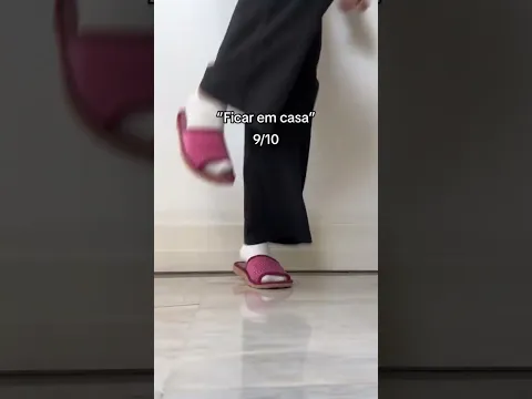 Avaliando os sapatos da minha avó 😂