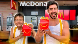 NIÑO PRUEBA MC DONALDS POR PRIMERA VEZ 🍔