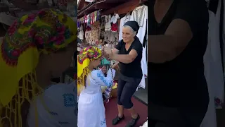 Îmbrăcată în port popular maramureșean #youtubeshorts #kidsvideo #funnymemes #sofiabrindas
