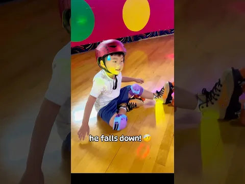 Good sister help little brother learn how to roller skate 🛼  #kids #learn #fun