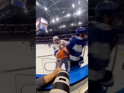 Cameraman छुपता क्यों 😨