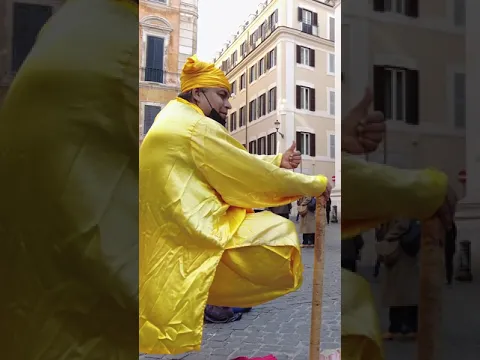 Levitating man awesome street performance in Rome #shorts #levitation #streetperfomance #italy