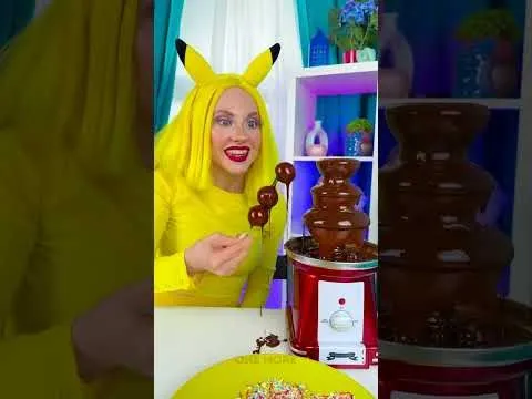 شوكو-لوكو 😍 الغطس في نافورة الحلاوة! #حلويات