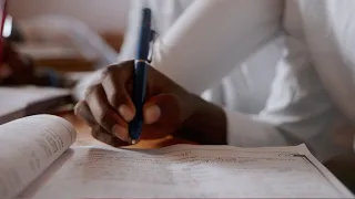 Dowladii Hassan Sheikh hogaaminaayay iyo tii Farmaajo yaa dalka ka hirgeliyay waxbarasho bilaash ah?