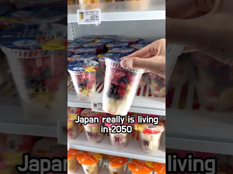 Smoothie-making robot at 7 Eleven in Japan pt.2 🫐🍓 #japan #tokyo #mukbang