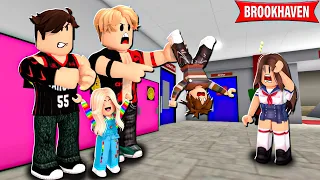 MEUS IRMÃOS ME DEFENDERAM DOS VALENTÕES DA ESCOLA - HISTORINHA DE BROOKHAVEN RP ROBLOX 🏡