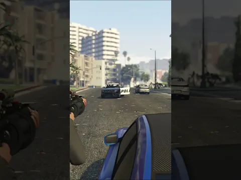 GTA V - La poli se mete en el camino de Franklin y recibe granadazo por ello