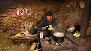 冬季騎行西藏，害怕有狼借宿廢棄小屋，還有柴火爐可以取暖做飯吃