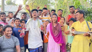 গ্রামবাসির অনুরোধে বিপ্লব আর রিয়া একসাথে অসাধারন কণ্ঠে গান গেয়ে সবাইকে মাতিয়ে দিলো। Riya & Biplob