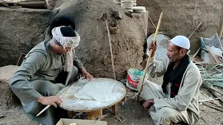 الحاج الضوى اجوز موظفه وبيعمل فطير  🤣