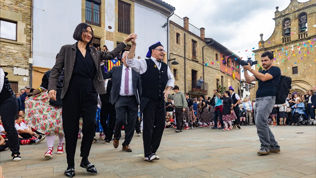 La consellera d’Interior, Núria Parlon, dona el tret de sortida a la Festa Verdaguer de Folgueroles
