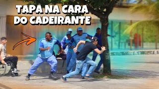 TAPA NA CARA 5 COM CADEIRANTE