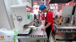 实地探访面馆做面，1小时连做几百碗