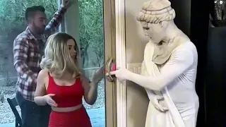 Esta estatua tiene un sesgo de género EN VIVO 😯