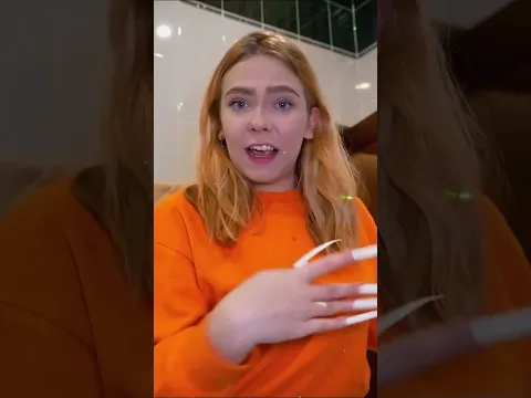 C самыми длинными ногтями в туалет?