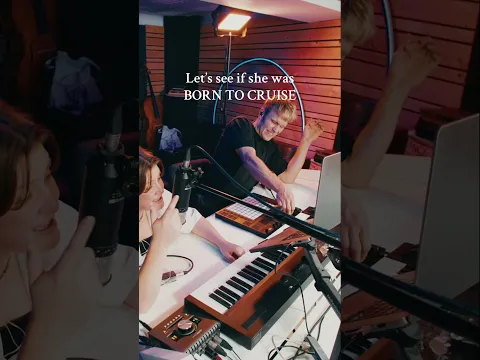 Can you guess the song? 🤭 #ohmyroya #lanadelrey #mashup #musicquiz #songwritersofinstagram