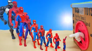 Various Size of Spiderman walk into Cardboard Box #4 Vs Venom Battle