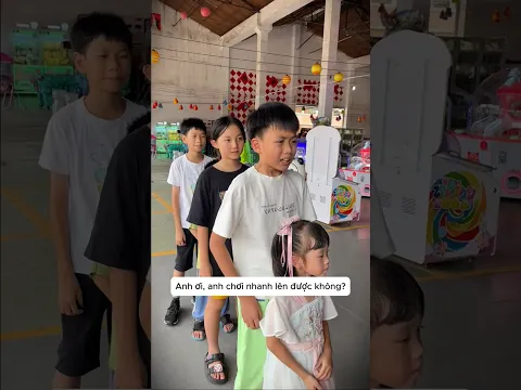 Bị chê là con nít không được chơi, cậu bé âm thầm làm điều khiến cả khu trò chơi câm nín! #short