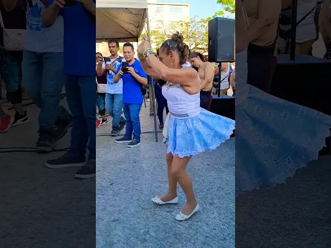 Yajaira la bailarina salvadoreña 🇸🇻 Asus 75 años