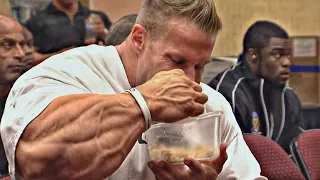 결국 더 커져서 로니콜먼을 이긴 제이 커틀러는 하루에 얼마나 많이 먹어야 했을까?