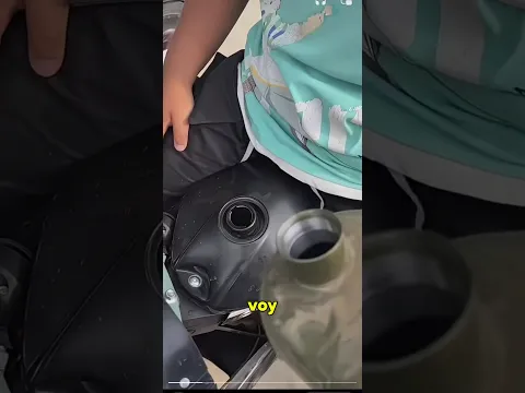 ¡Mamá puso gasolina en la moto #shorts #viralvideo #trending