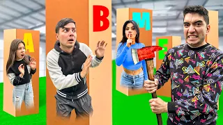 JUGAMOS A LAS ESCONDIDAS en ORDEN ALFABÉTICO con MIS HERMANITAS en CAJAS DE CARTÓN !!