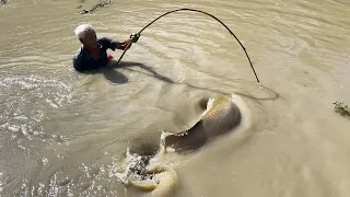 Unbelievable Grandpa Fishing Battle With 75KG Giant Arapaima