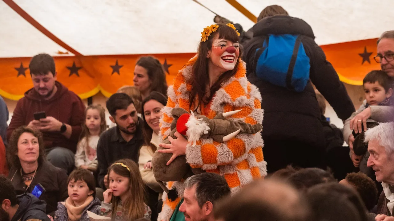 El Petit Circ Cric porta la seva màgia a Vic