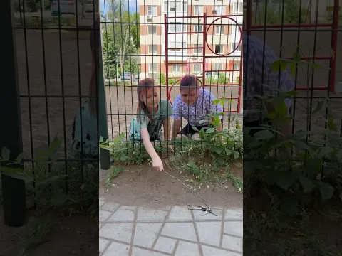 Если мы не достанем ключи , то будем ночевать на улице 😱 #shorts #ladymilana @ladymilanapap4610