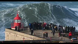 Ondas Gigantes de Nazaré Quebrando no Pico Principal: A Maior Aventura do Surf! 🌊🤙