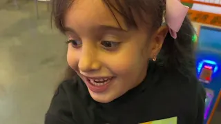 إلتقيت مع شفا وغزل وريم وسوسو في مدينة الألعاب 😍 وكتير انبسطنا 🤗 بس  بالنهاية كان حلم ☹️ #تمثيل 