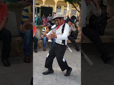 Cantinflas el novio de Yajaira en Plaza Libertad #elsalvador #viral #dance