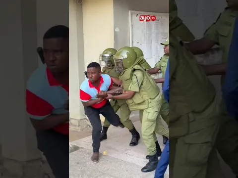 TAZAMA JAMAA ALIVYO TOLEWA MAHAKAMANI NA POLISI KESI YA TUNDU LISSU KISUTU.