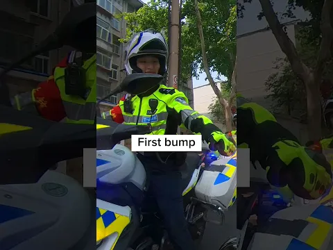 Traffic police are coming #shorts #motorcycle #motorcycles #motovlog #motogirl #bikergirl