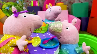 Mamãe prepara um mingau delicioso para os brinquedos.