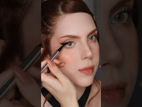 TRUQUE DE DELINEADO COM CÍLIOS POSTIÇOS ♡