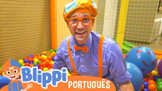 Blippi Visita um Parque Coberto (Kinderland) | Blippi em Português | Vídeos Educativos para Crianças
