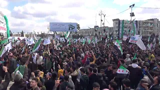 مباشر سوريا مظاهرة من ساحة السبع بحرات في  مدينة ادلب  في  ذكرى الحادية عشر للثورة السورية