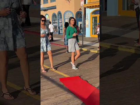 Rating Random Strangers' Model Walks In Public Part 4 😭👠