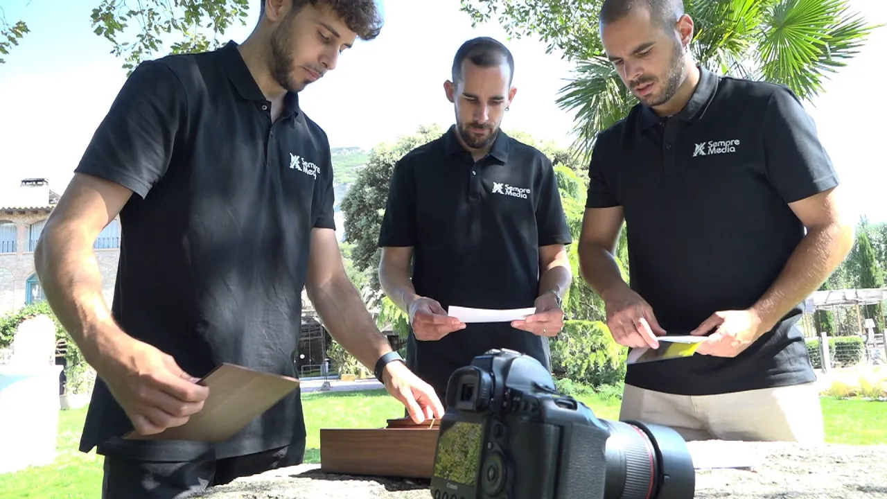 Època de casaments: com es viu una jornada especial darrere les càmeres?