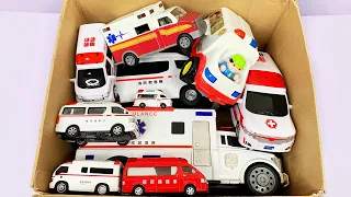 救急車（ミニカー）たちが坂道走る。緊急走行テスト。サイレン鳴る トミカMiniature ambulances drive up a hill. Emergency driving test.