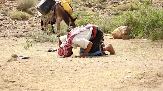 سرقو عليه الغنم وهو يصلي ما اهتز له رمش ولا تزحزح