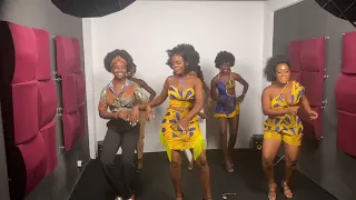 Angolan ladies 🇦🇴 vibing at a Kizomba class 💃🏾