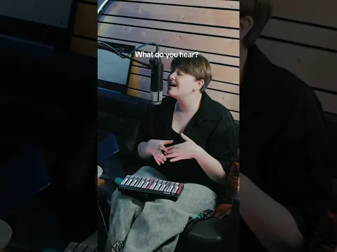 WHO'S THE BOY? 🤔 #electronicmusic #newmusic #newmusic #youtubeviral #ohmyroya