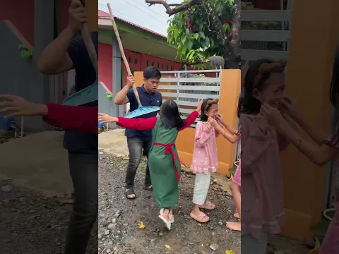Kasihan  lihat adeknya
