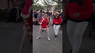 YAJAIRA y sus bailarinas siempre dando un buen show de baile.